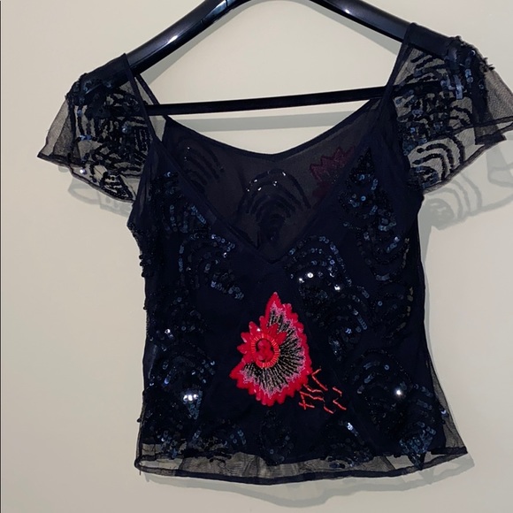 Women’s top - Picture 2 of 5